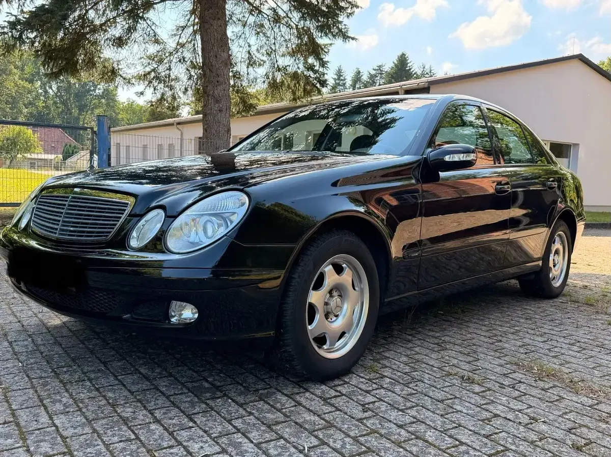 Gebraucht Mercedes E200 163 PS (119 kW) 2003 Schwarz Limousine