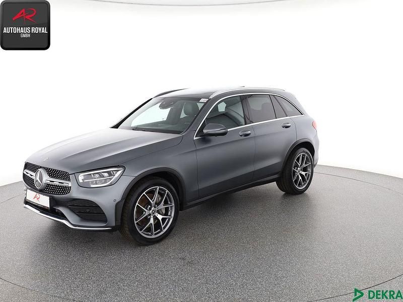 Grau Gebraucht 2021 Mercedes GLC300 AMG SUV | 39.880 € (Etwas zu teuer) - Bild 1/4