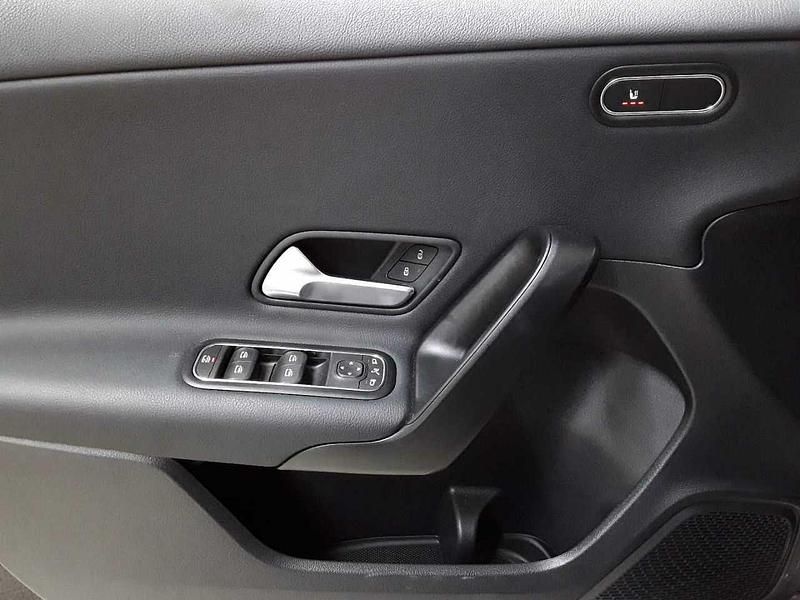 Gebraucht Mercedes A180 116 PS (85 kW) 2024 Nachtschwarz Limousine