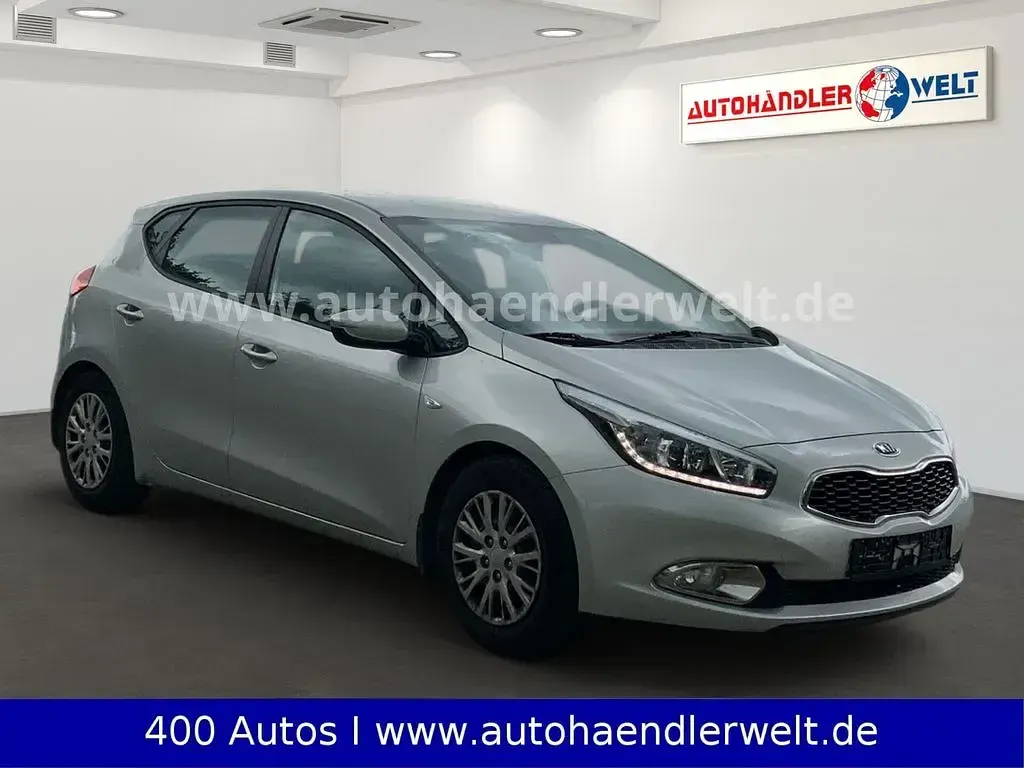Gebraucht Kia Ceed 135 PS (99 kW) 2013 Silbermet. Kleinwagen