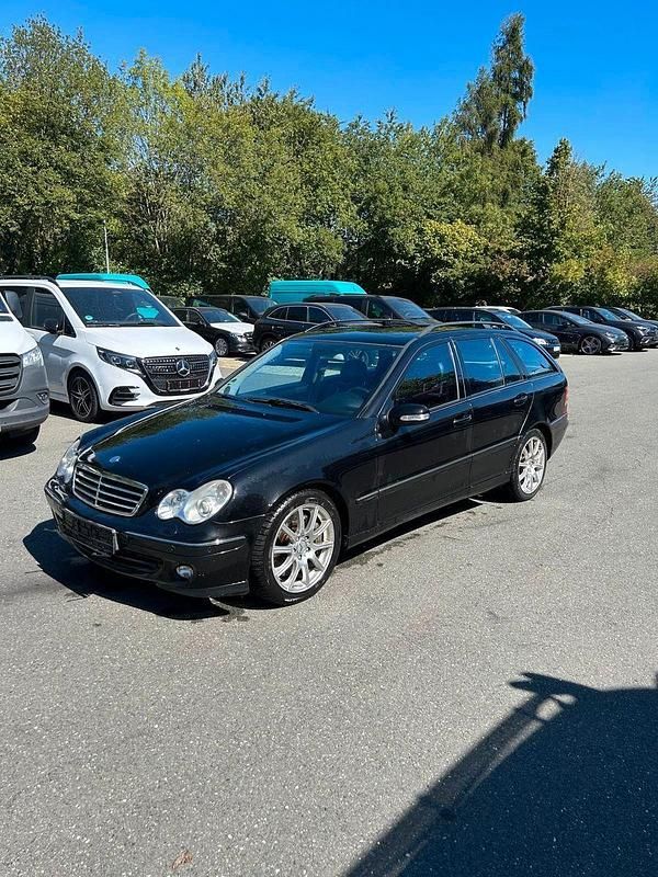 Schwarz Gebraucht 2005 Mercedes C320 Avantgarde Kombi | 3.900 € (Fairer Preis) - Bild 1/4