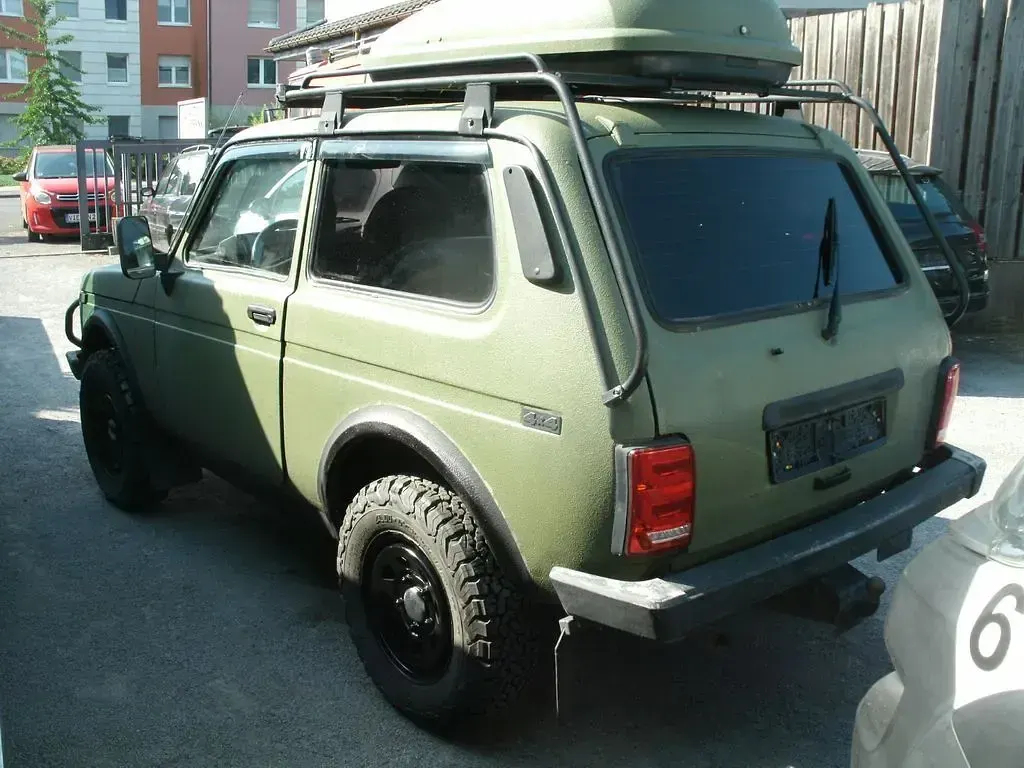Gebraucht Lada niva 82 PS (60 kW) 2009 Grün SUV