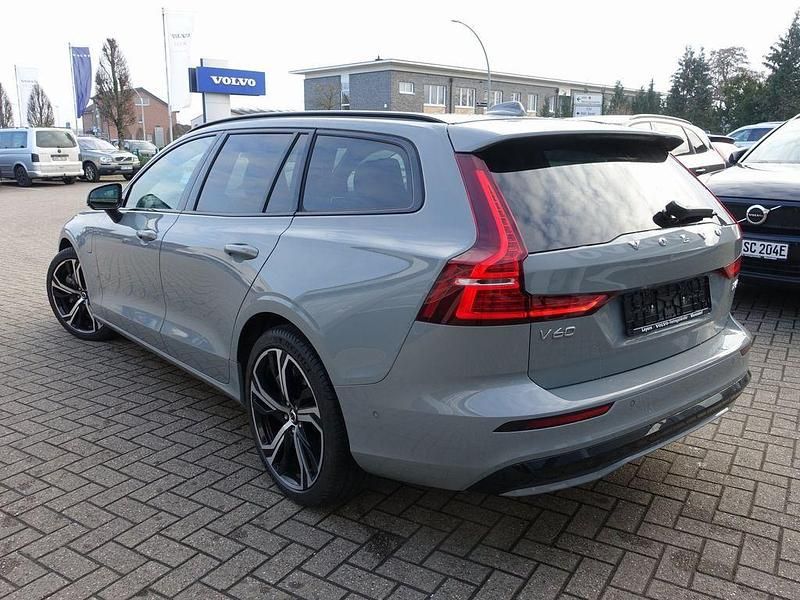 Neu Volvo V60 Plus 398 PS (292 kW) 2026 Grau Kombi