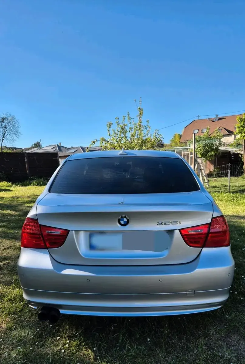 Gebraucht BMW 325 218 PS (160 kW) 2010 Silber Limousine