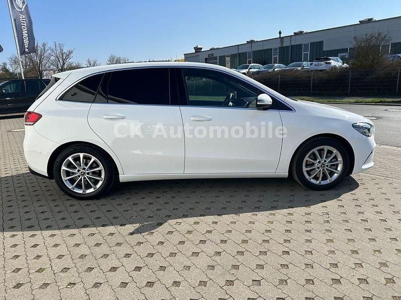 Gebraucht Mercedes B220 Progressive 190 PS (139 kW) 2019 Weiß Van / Kleinbus