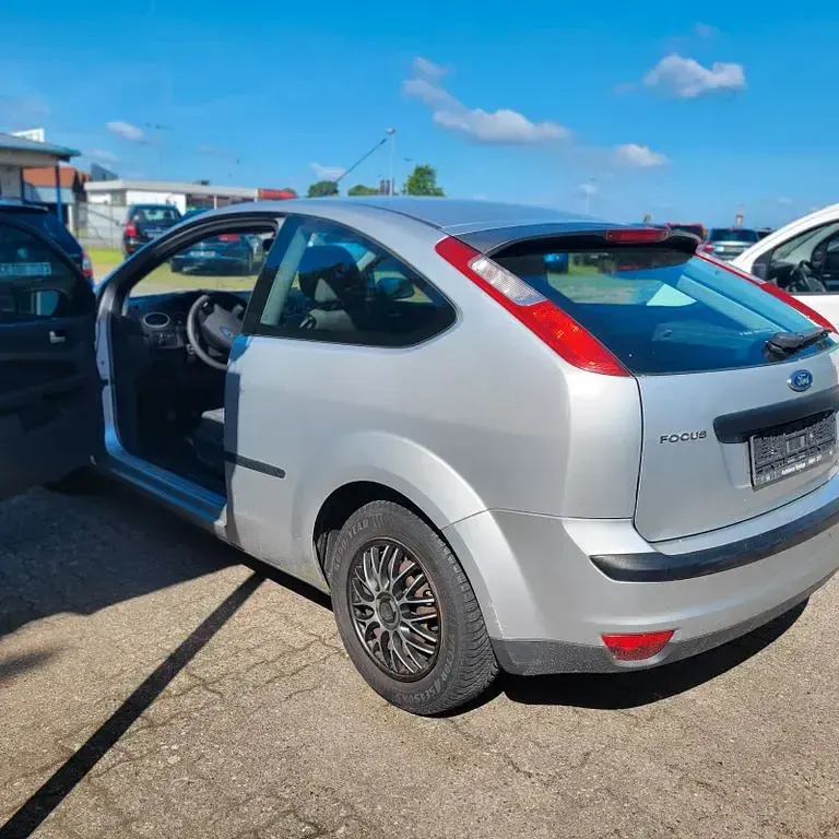 Gebraucht Ford Focus Trend 80 PS (58 kW) 2006 Silber