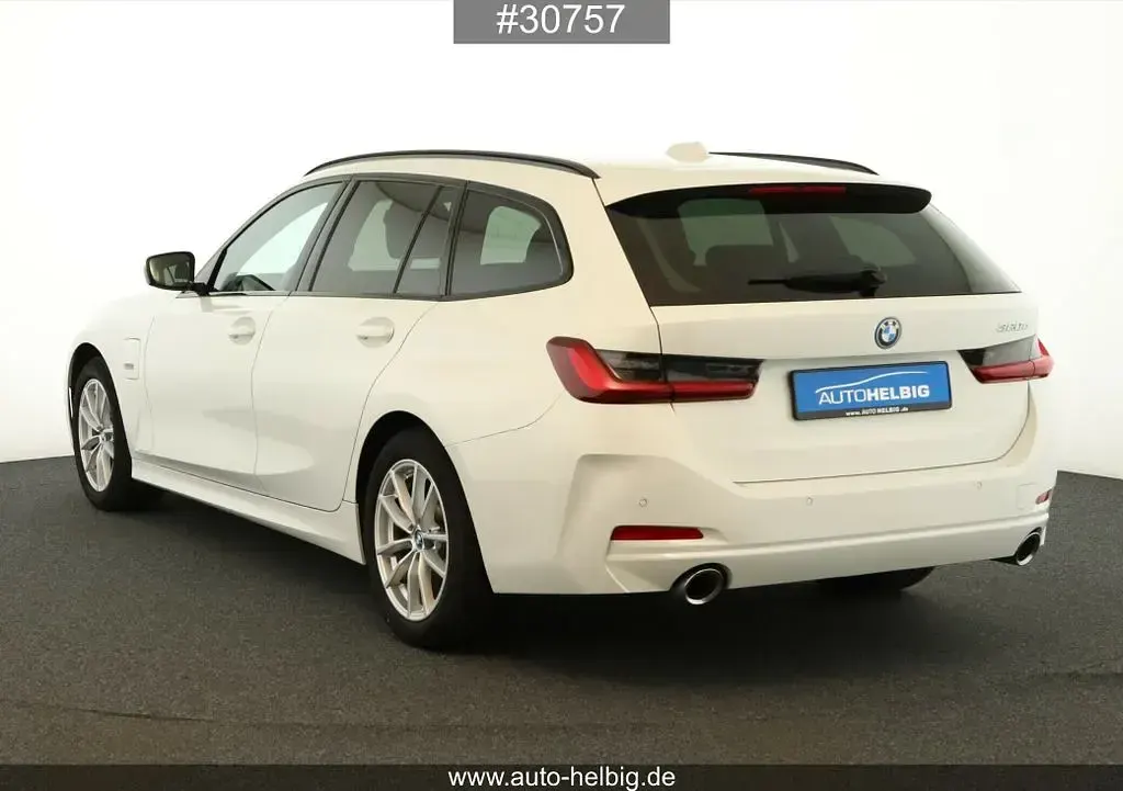 Gebraucht BMW 320e Shadowline 204 PS (150 kW) 2022 Weiß Kombi