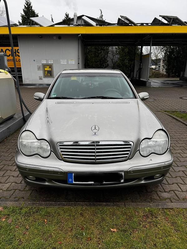 Silber Gebraucht 2003 Mercedes C180 Elegance Limousine | 3.000 € (Fairer Preis) - Bild 1/4