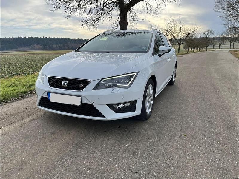 Weiß Gebraucht 2016 Seat Leon ST FR Kombi | 13.900 € (Fairer Preis) - Bild 1/4