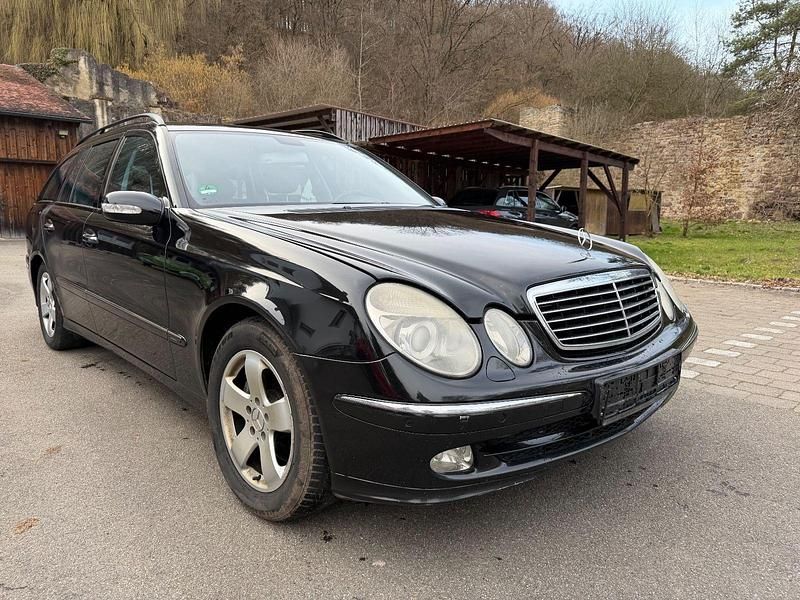 Gebraucht Mercedes E280 Avantgarde 177 PS (130 kW) 2004 Schwarz Kombi
