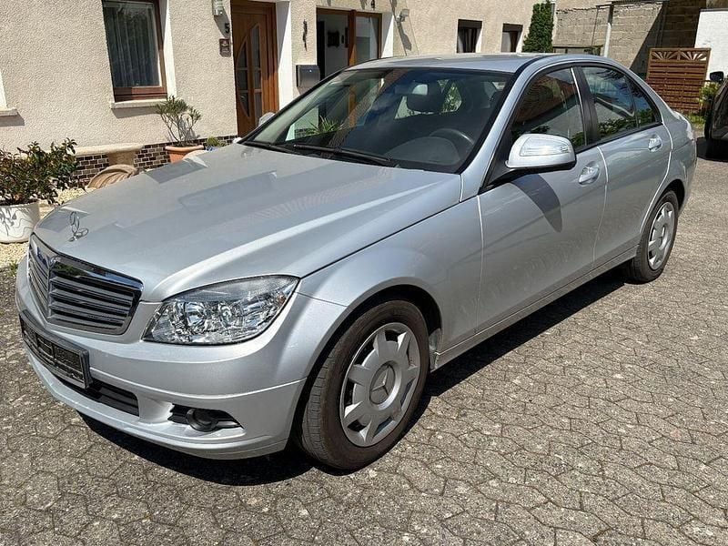 Silber Gebraucht 2007 Mercedes C180 Classic Limousine | 8.900 € (Fairer Preis) - Bild 1/4