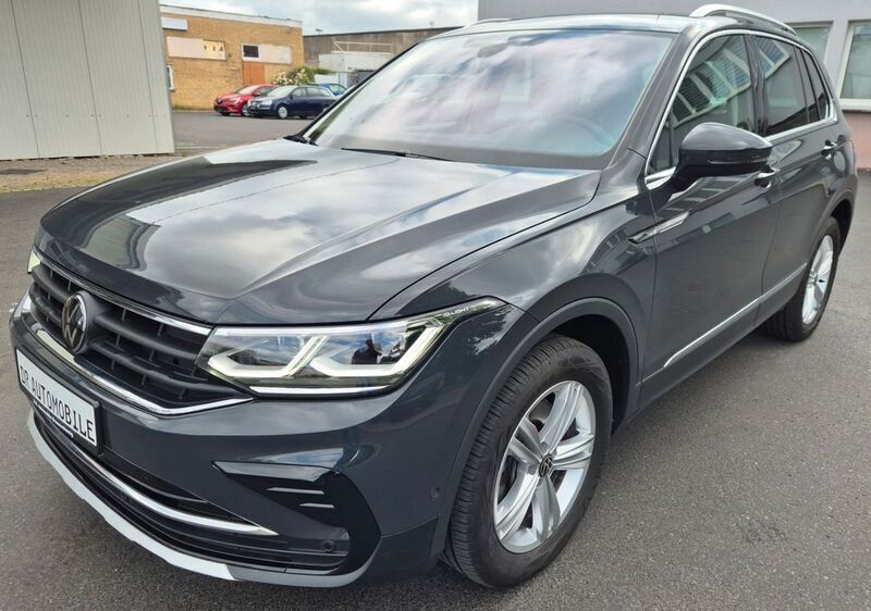 Grau Gebraucht 2023 VW Tiguan Elegance SUV | 35.990 € - Bild 1/4