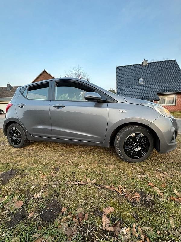 Gebraucht Hyundai i10 87 PS (63 kW) 2016 Grau Kleinwagen