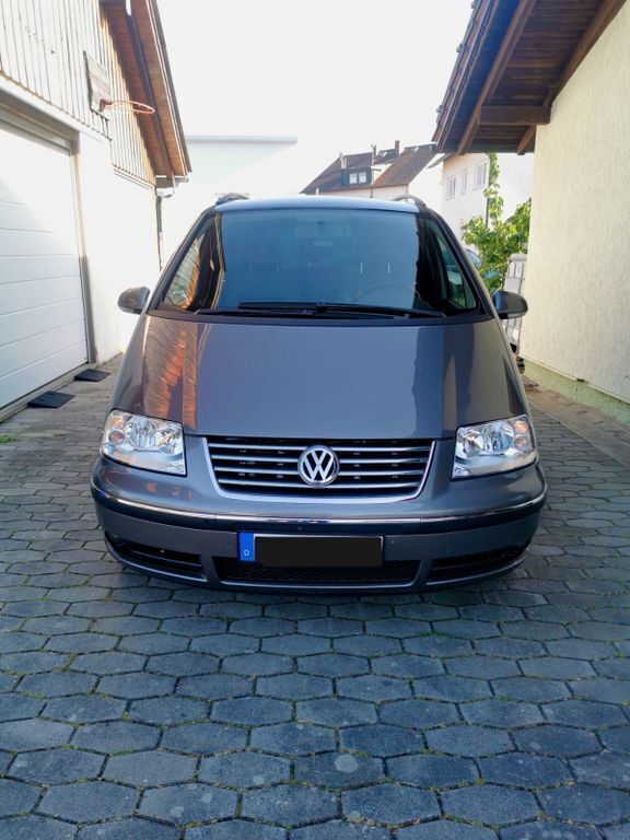 Grau Gebraucht 2009 VW Sharan United Van / Kleinbus | 6.000 € (Teuer) - Bild 1/4
