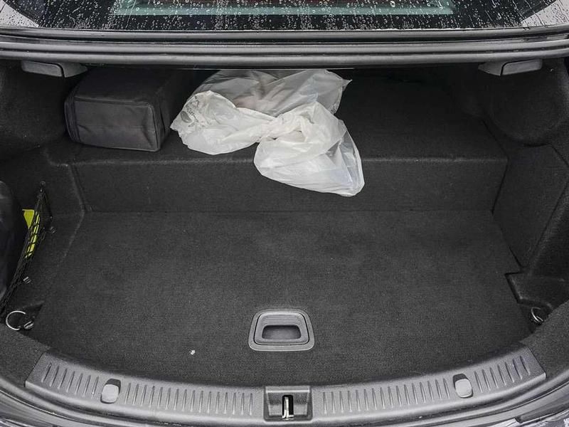 Gebraucht Mercedes E300 Avantgarde 306 PS (225 kW) 2022 Graphitgrau Limousine