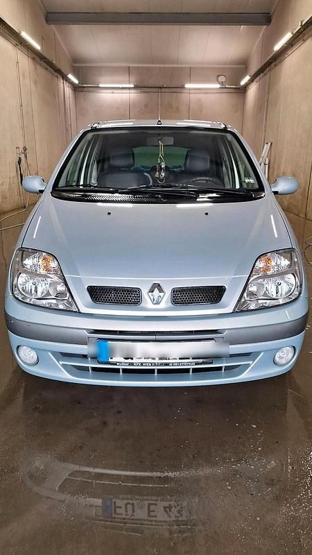 Silber Gebraucht 2001 Renault Scénic Van / Kleinbus | 1.999 € (Etwas zu teuer) - Bild 1/4