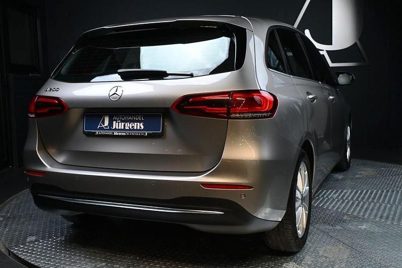 Gebraucht Mercedes B200 163 PS (119 kW) 2020 Silber Van / Kleinbus
