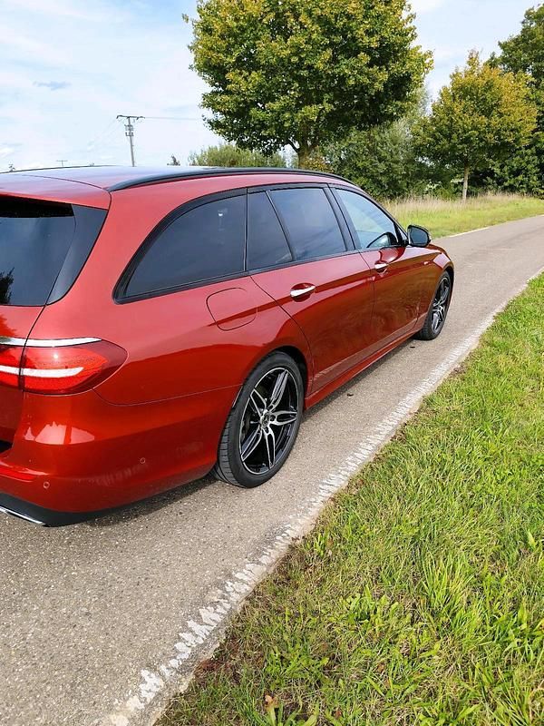 Gebraucht Mercedes E220 AMG line 194 PS (142 kW) 2018 Rot Kombi