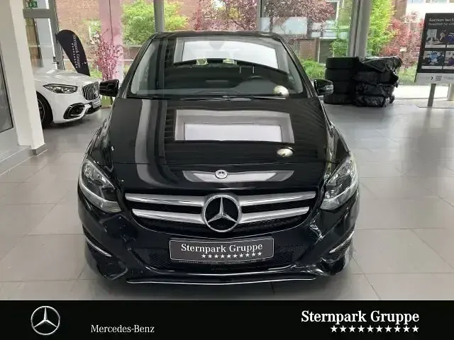 Gebraucht Mercedes B180 Style 122 PS (89 kW) 2017 Schwarz Van / Kleinbus