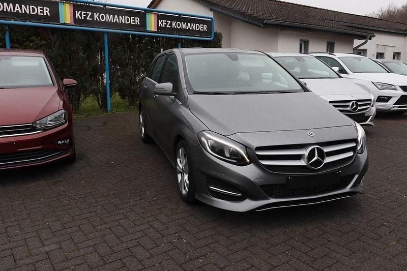 Gebraucht Mercedes B180 122 PS (89 kW) 2018 Grau Van / Kleinbus