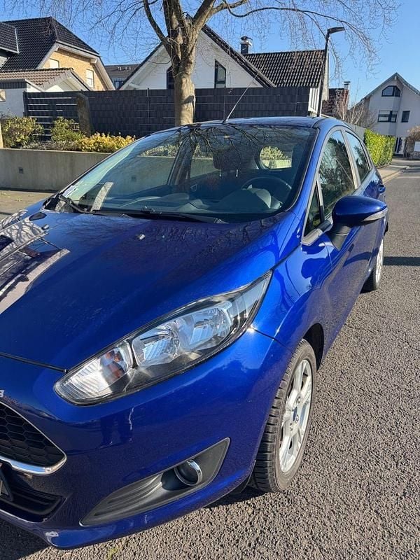 Gebraucht Ford Fiesta Titanium 82 PS (60 kW) 2016 Blau Limousine