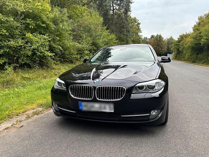 Schwarz Gebraucht 2011 BMW 530 Sport Line Kombi | 8.800 € (Guter Preis) - Bild 1/4