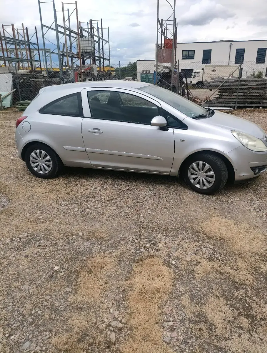 Używany Opel Corsa 80 KM (58 kW) 2007 Srebrny Hatchback