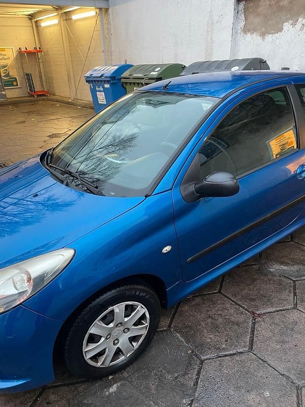 Gebraucht Peugeot 206+ 60 PS (44 kW) 2010 Blau Kleinwagen