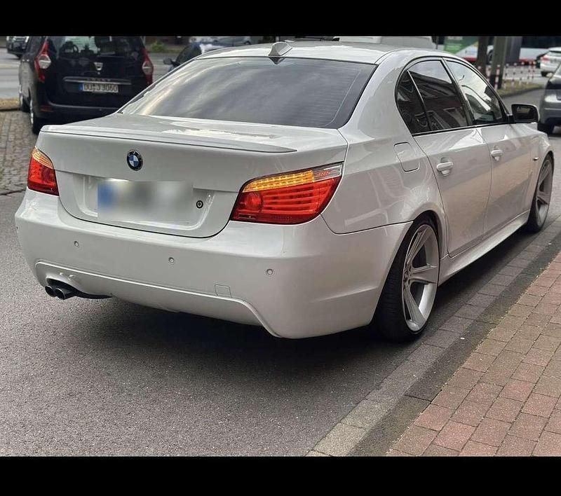 Gebraucht BMW 530 235 PS (172 kW) 2008 Weiß Limousine