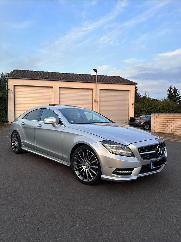 Grau Gebraucht 2012 Mercedes CLS350 AMG line Coupé | 22.499 € (Fairer Preis) - Bild 1/4