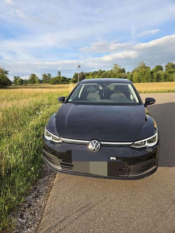 Schwarz Gebraucht 2023 VW Golf VIII Style Kleinwagen | 27.500 € (Fairer Preis) - Bild 1/4