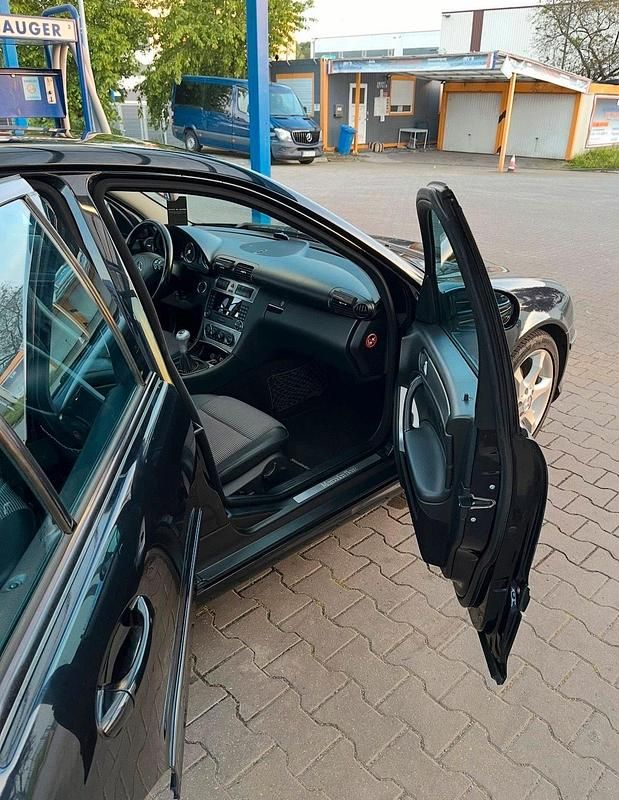 Gebraucht Mercedes C200 122 PS (89 kW) 2005 Andere farben Limousine