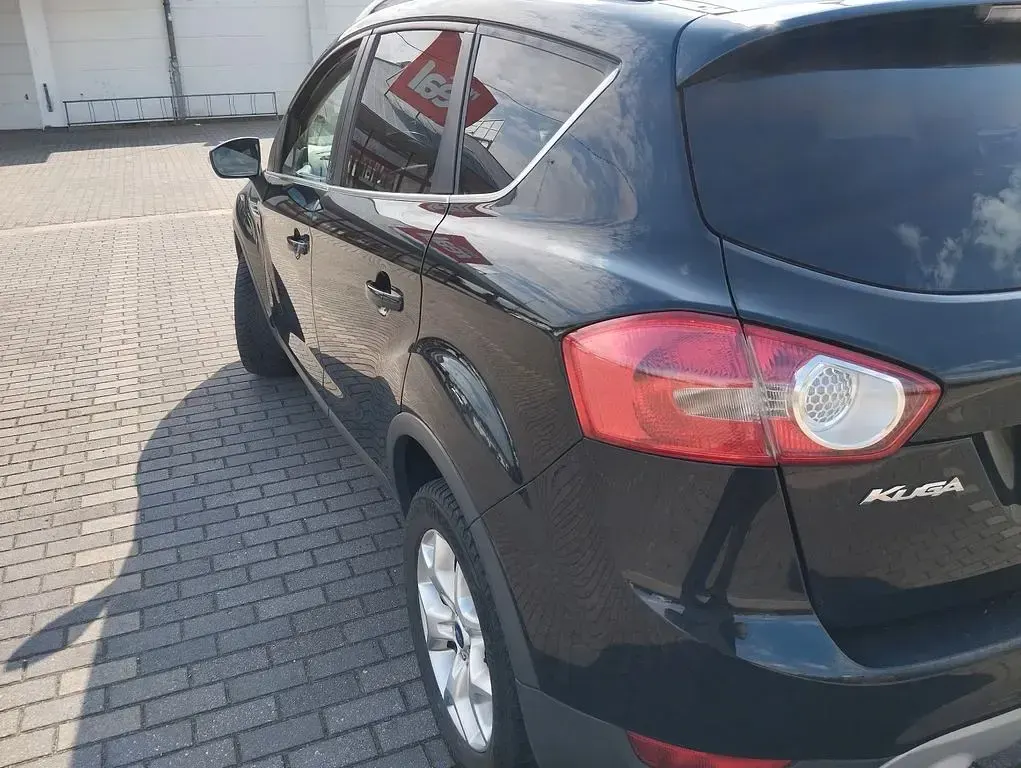 Usado Ford Kuga Trend 140 HP (102 kW) 2012 Preto SUV