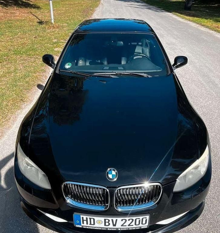 Gebraucht BMW 320 Cabriolet 170 PS (125 kW) 2011 Schwarz Cabrio