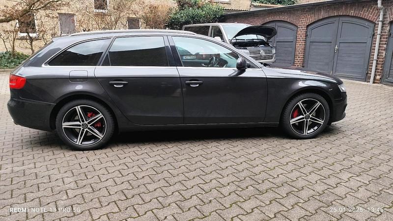 Schwarz Gebraucht 2009 Audi A4 Kombi | 5.800 € (Etwas zu teuer) - Bild 1/4