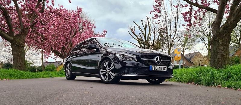 Schwarz Gebraucht 2016 Mercedes CLA200 Kombi | 15.400 € (Guter Preis) - Bild 1/4