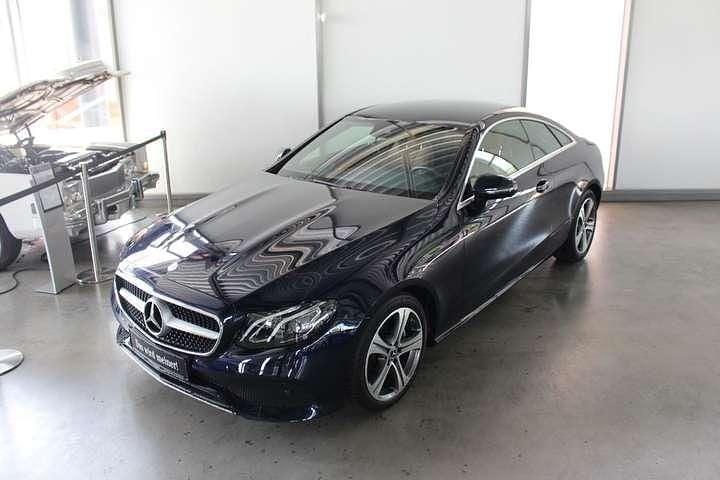 Gebraucht Mercedes E200 184 PS (135 kW) 2017 Blau , cavansitblau metallic Coupé