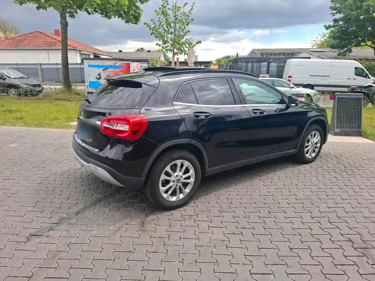 Gebraucht Mercedes GLA200 156 PS (114 kW) 2018 Schwarz SUV