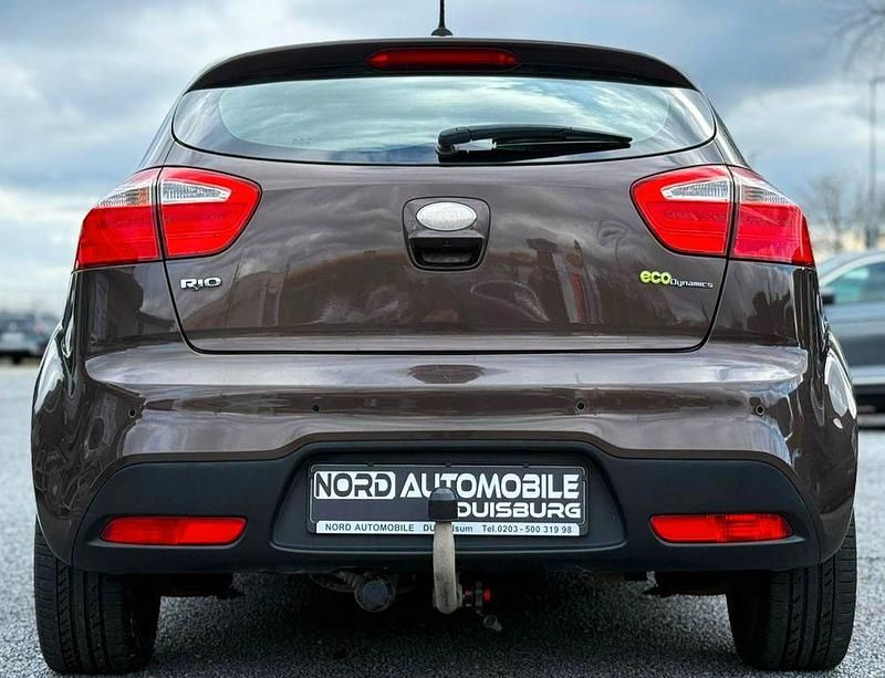 Gebraucht Kia Rio FIFA World Cup Edition 109 PS (80 kW) 2013 Braun Limousine