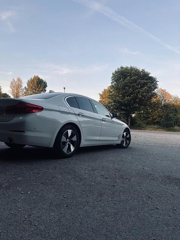 Gebraucht BMW 520 184 PS (135 kW) 2019 Weiß Limousine