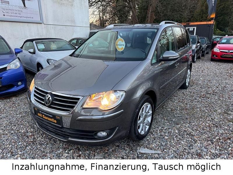 Grau Gebraucht 2010 VW Touran Highline Van / Kleinbus | 10.950 € (Etwas zu teuer) - Bild 1/4