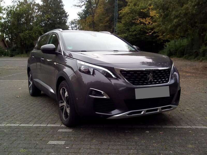 Grau Gebraucht 2017 Peugeot 5008 Allure Van / Kleinbus | 16.500 € (Guter Preis) - Bild 1/4