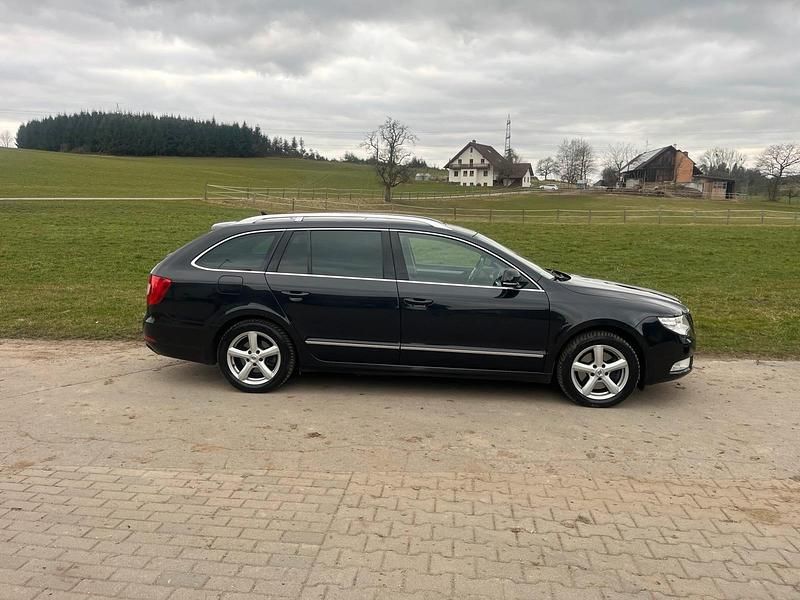 Gebraucht Skoda Superb 170 PS (125 kW) 2011 Schwarz Limousine