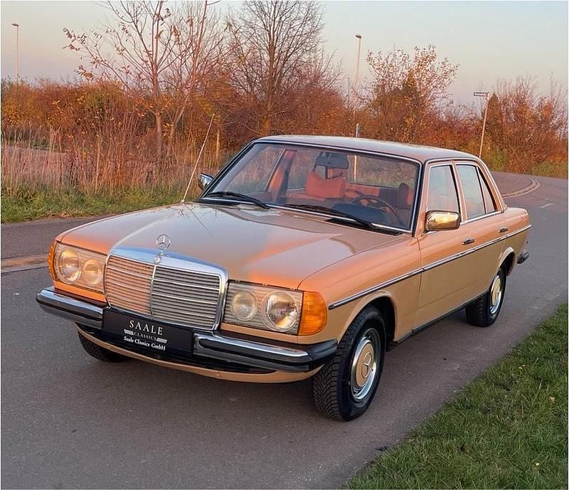 Gebraucht Mercedes 240 72 PS (52 kW) 1979 Beige Limousine
