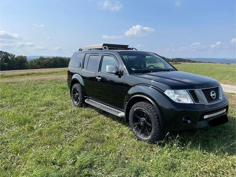 Schwarz Gebraucht 2014 Nissan Pathfinder SE SUV | 14.500 € (Fairer Preis) - Bild 1/4
