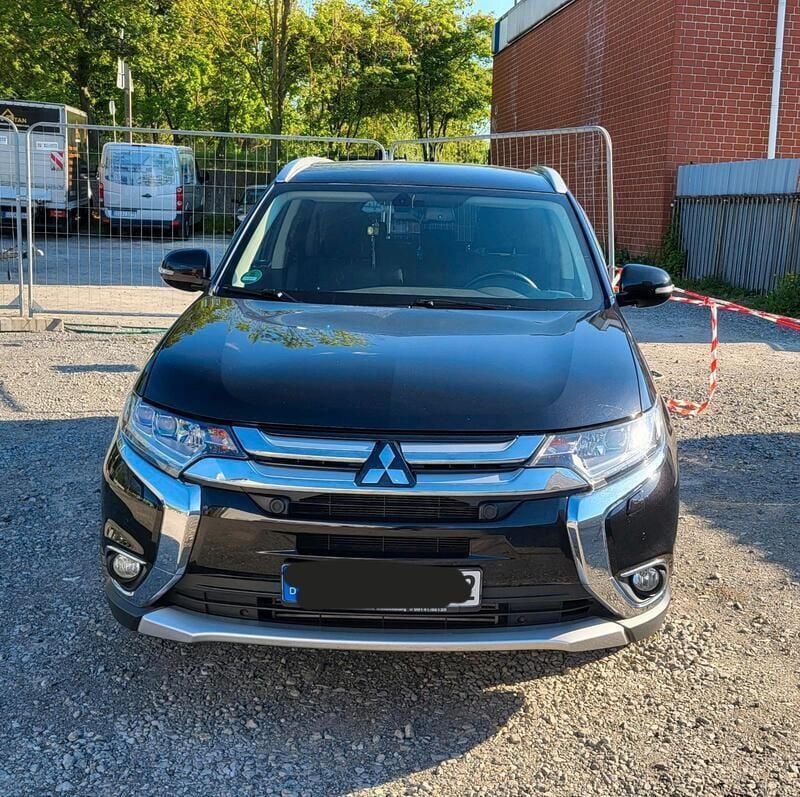 Schwarz Gebraucht 2017 Mitsubishi Outlander Edition SUV | 17.500 € (Fairer Preis) - Bild 1/4