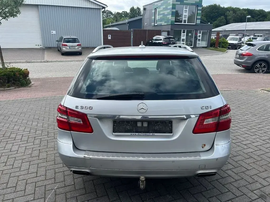 Gebraucht Mercedes E300 231 PS (169 kW) 2011 Silber Kombi
