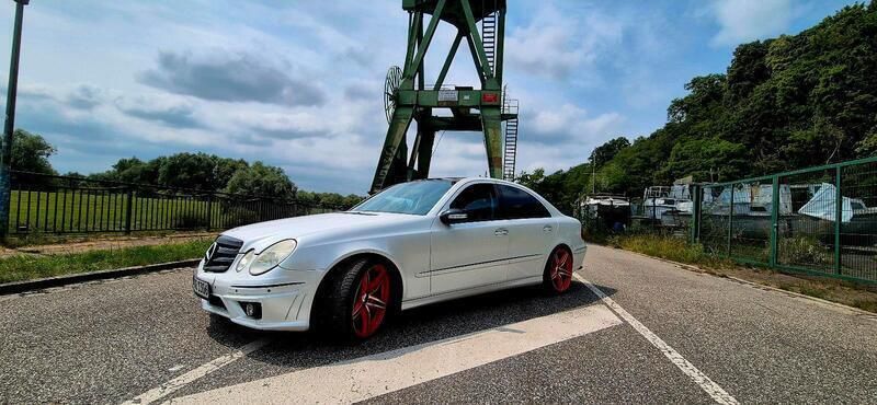 Weiß Gebraucht 2005 Mercedes E350 Avantgarde Limousine | 5.000 € (Superpreis) - Bild 1/4