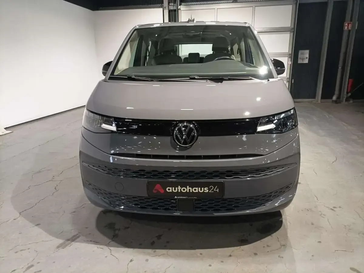 Gebraucht VW T7 150 PS (110 kW) 2024 Pure grey Van