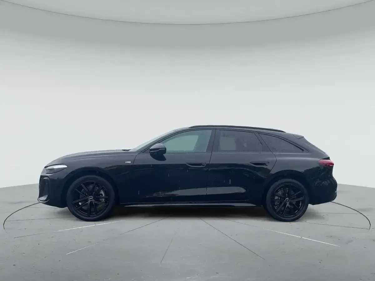 Gebraucht Audi A5 Sport 204 PS (150 kW) 2025 Mythosschwarz metallic Coupé